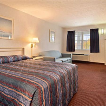 Days Inn Macedonia Номер фото