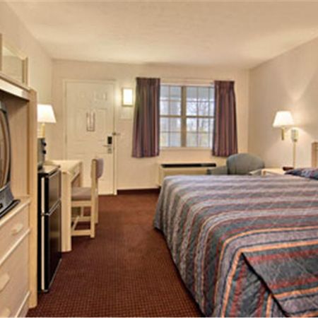 Days Inn Macedonia Номер фото
